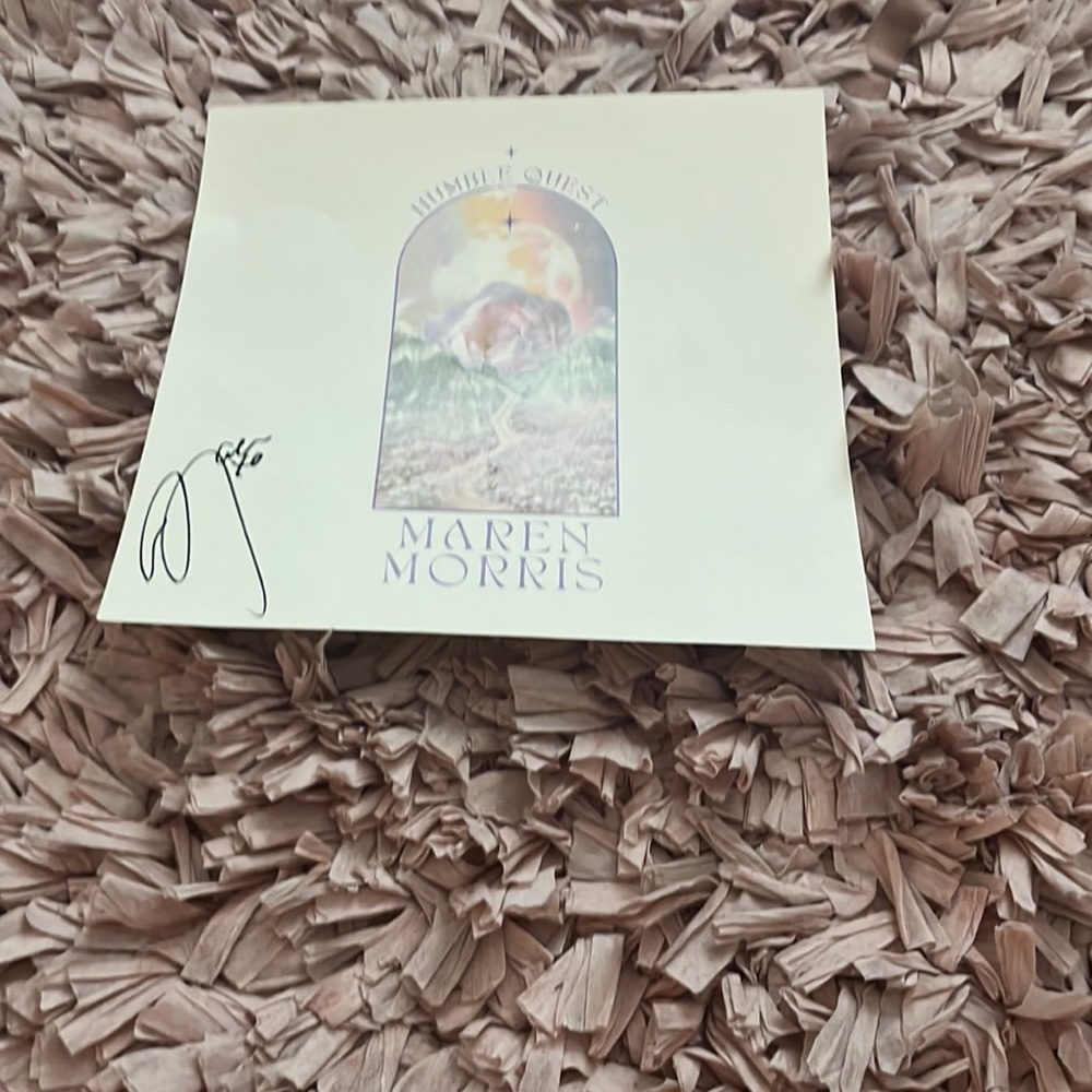 MAREN MORRIS SIGHNATURE AND HUMBLE QUEST PINS